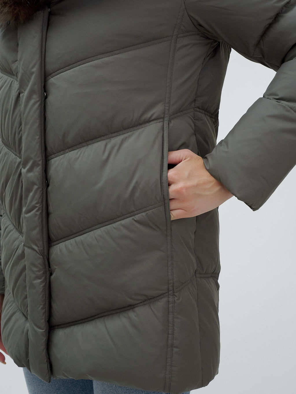 с МЕХОМ ПЕСЕЦ ПРЕМИУМ класса Полупальто зимние темно-серого цвета - Mtforce фото 17