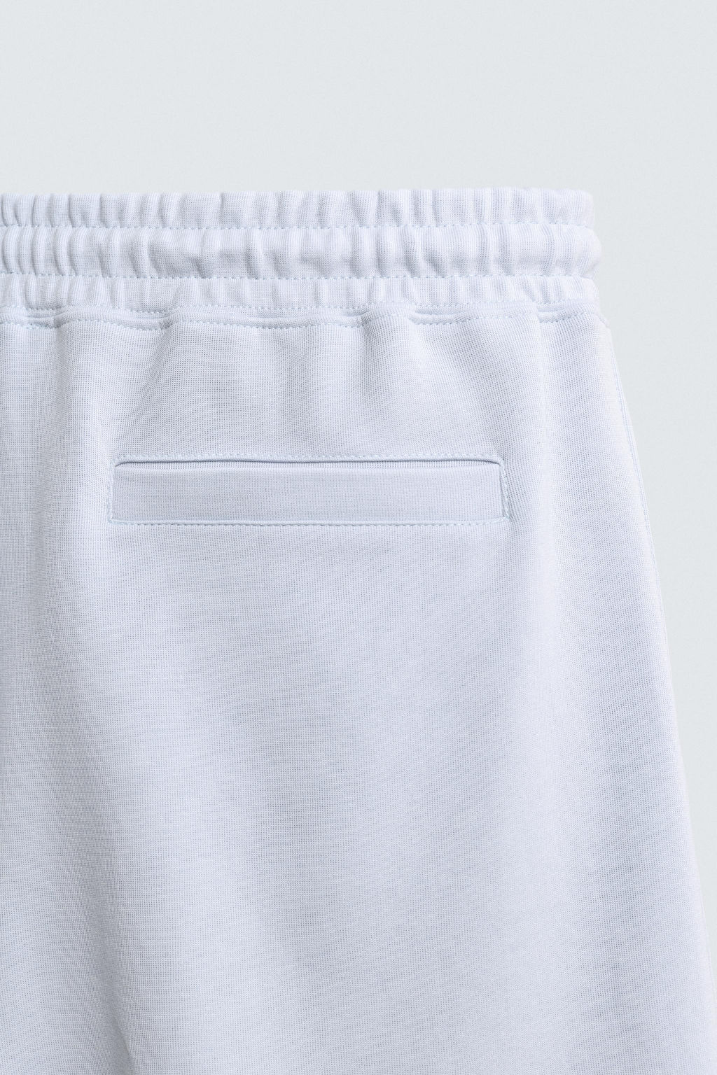 BERMUDA JOGGER RELAXED FIT INTERLOCK / Celeste