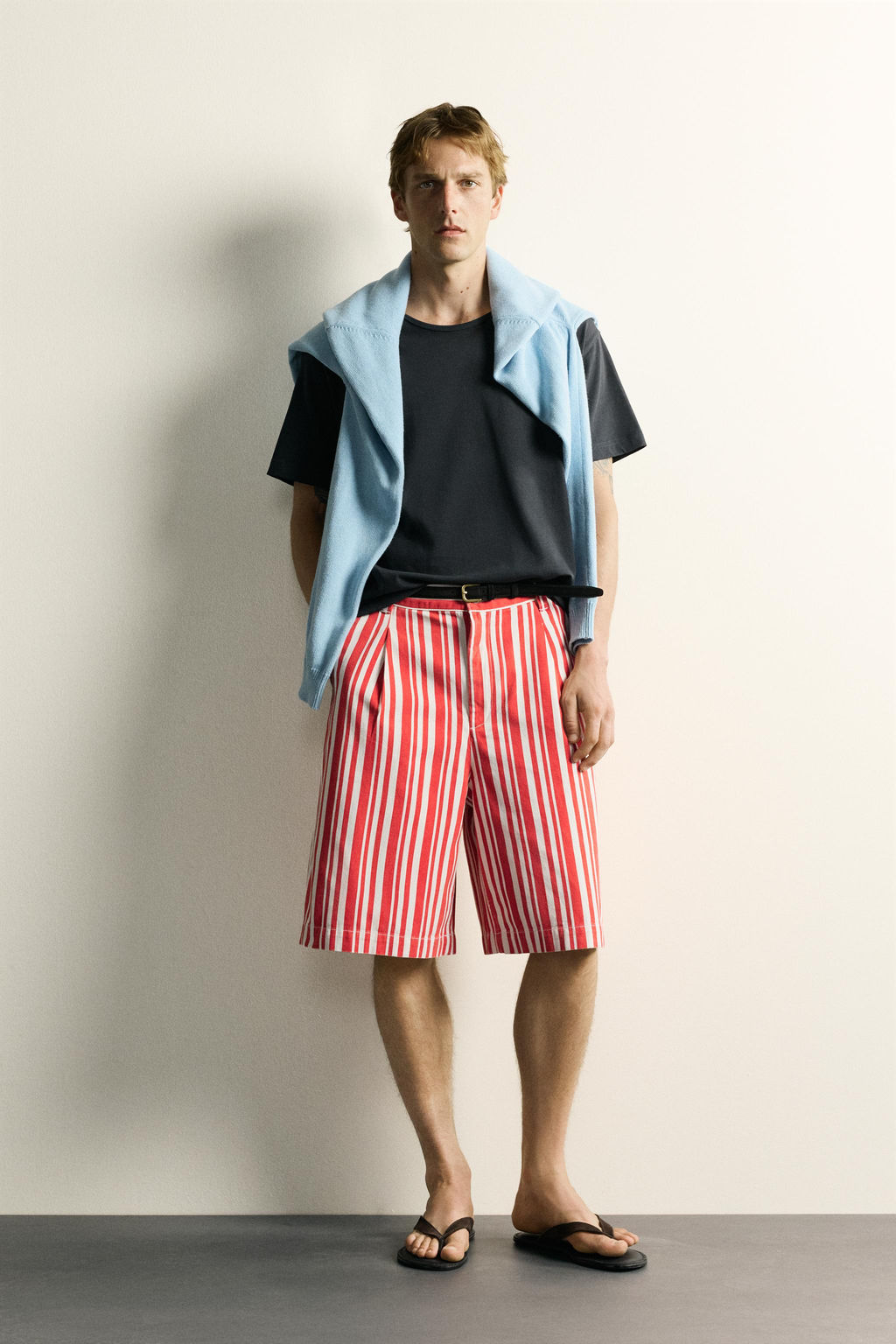 BERMUDA WIDE FIT RAYAS / Rojo