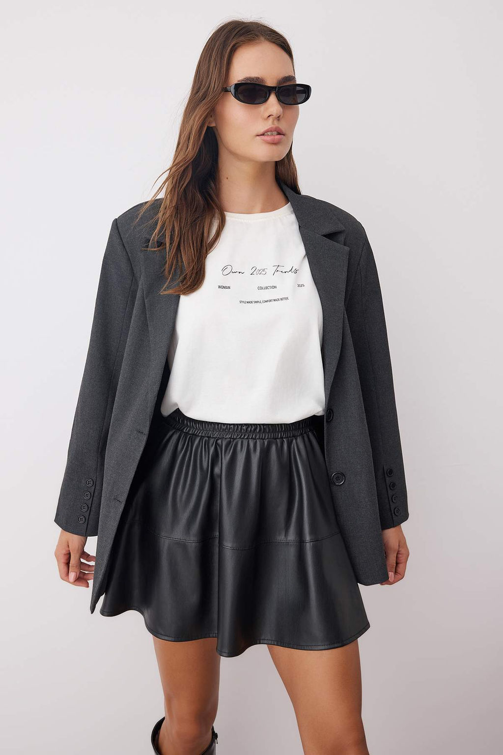 Siyah Buzgu Detayl? Mini Suni Deri Orme Etek TWOAW26ET00046 - Trendyolmilla фото 2