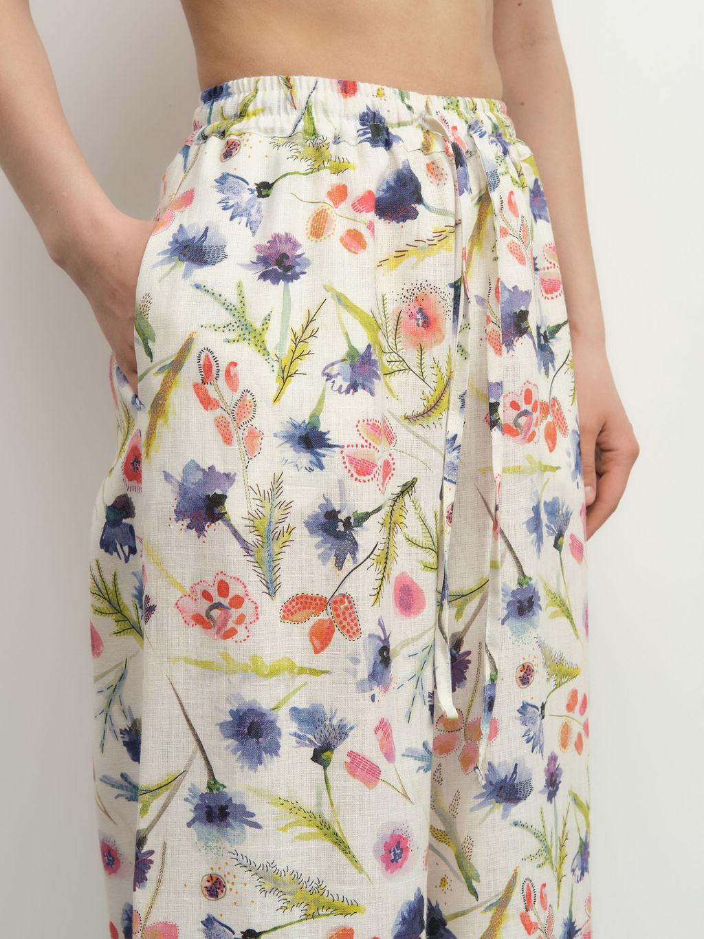 Брюки льняные 10367 с цветочным принтом