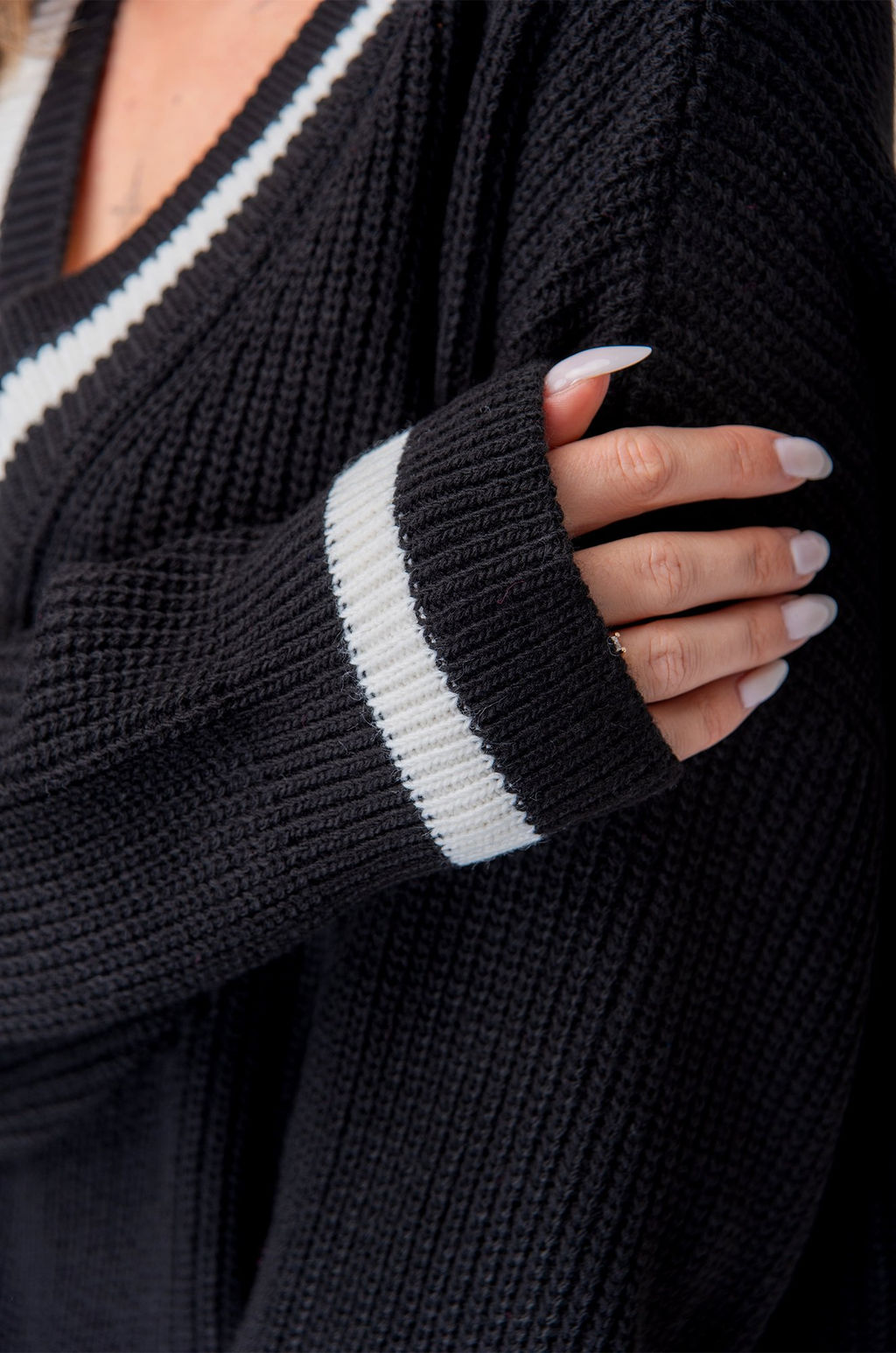 Женский джемпер оверсайз с V-вырезом Happyfox - Happy fox фото 4