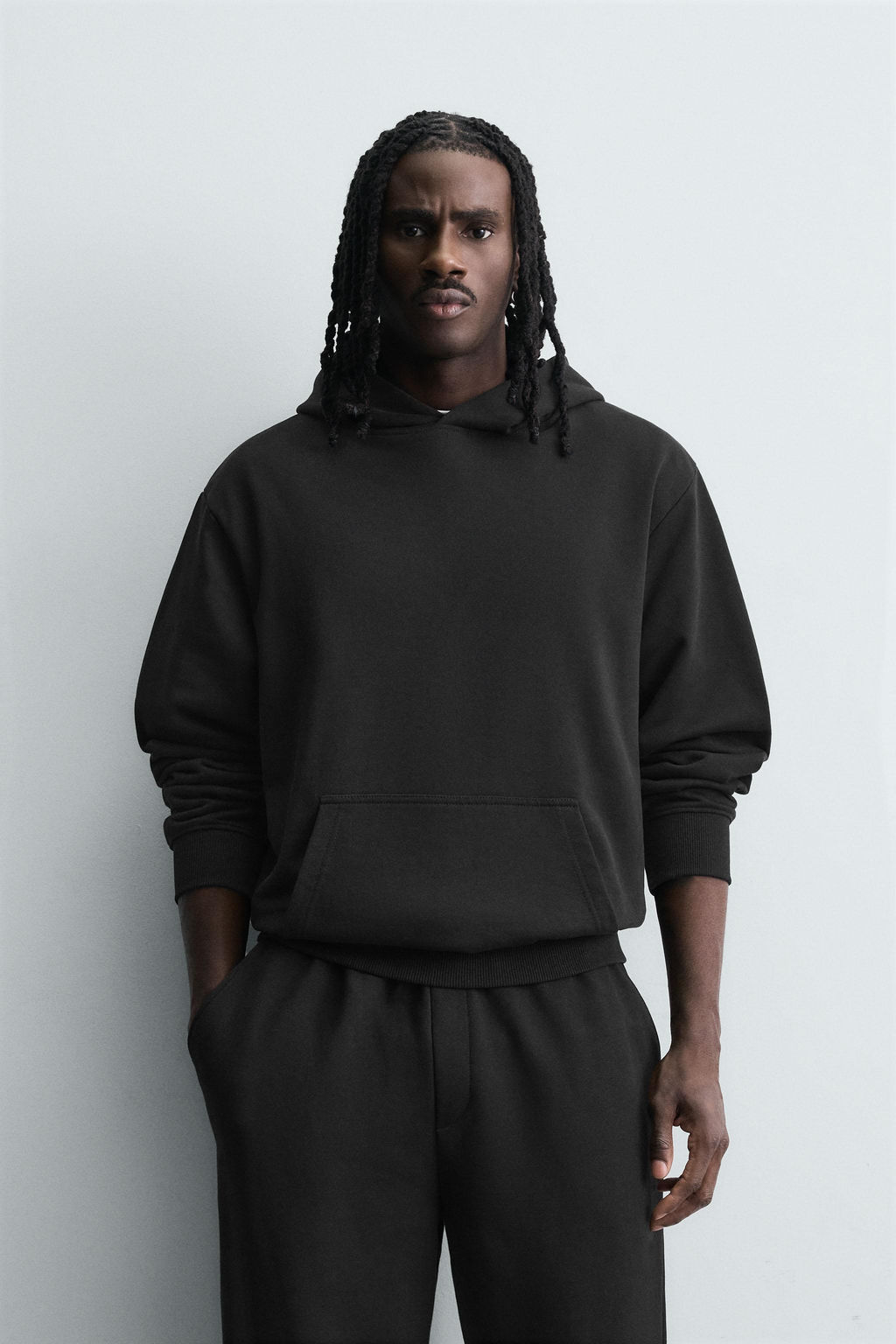 SUDADERA CAPUCHA B?SICA / Negro - Zara фото 2