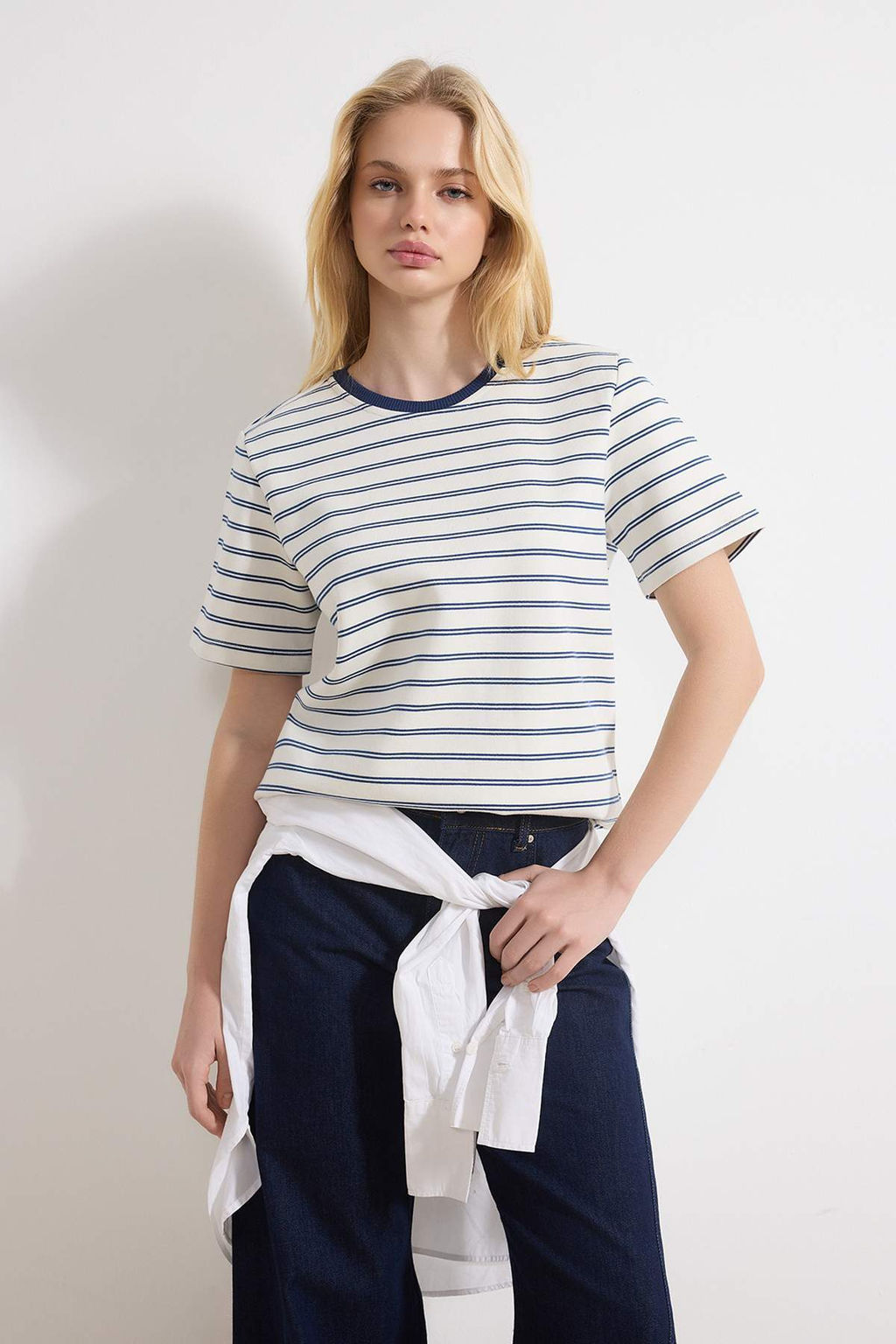 Lacivert Cizgili Regular/Normal Kal?p K?sa Kollu Tok Interlok Orme T-Shirt TWOSS26TS00067