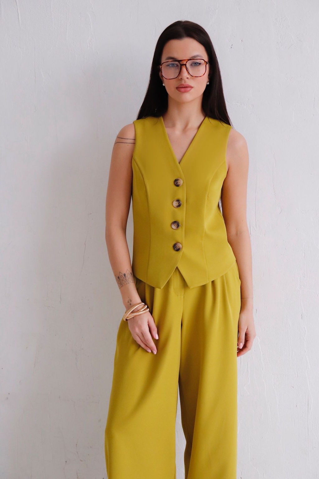 12441 Костюм брючный с жилетом шафран - Martichelli фото 5