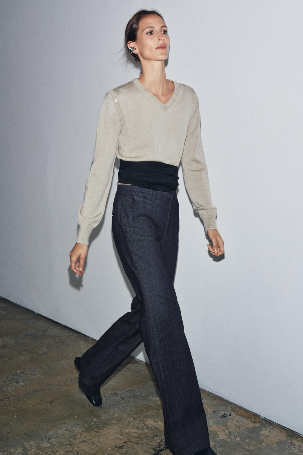 ZW COLLECTION FLARE MID-RISE JEANS - Zara фото 5
