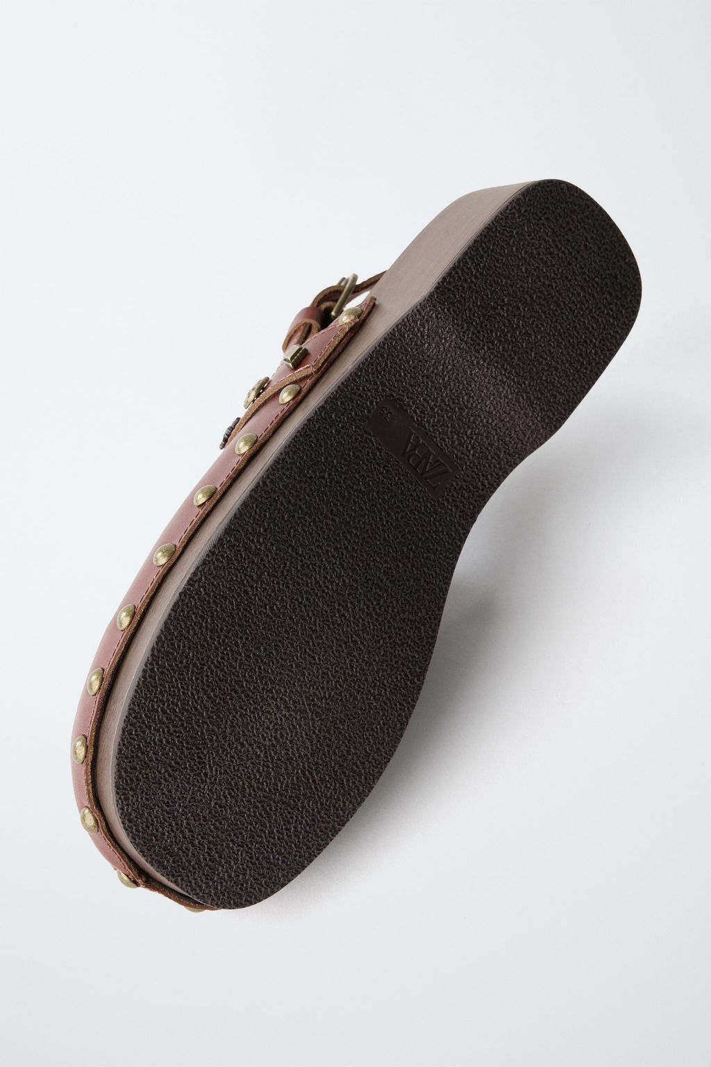 ZUECO TACHAS PIEL / Marr?n - Zara фото 7