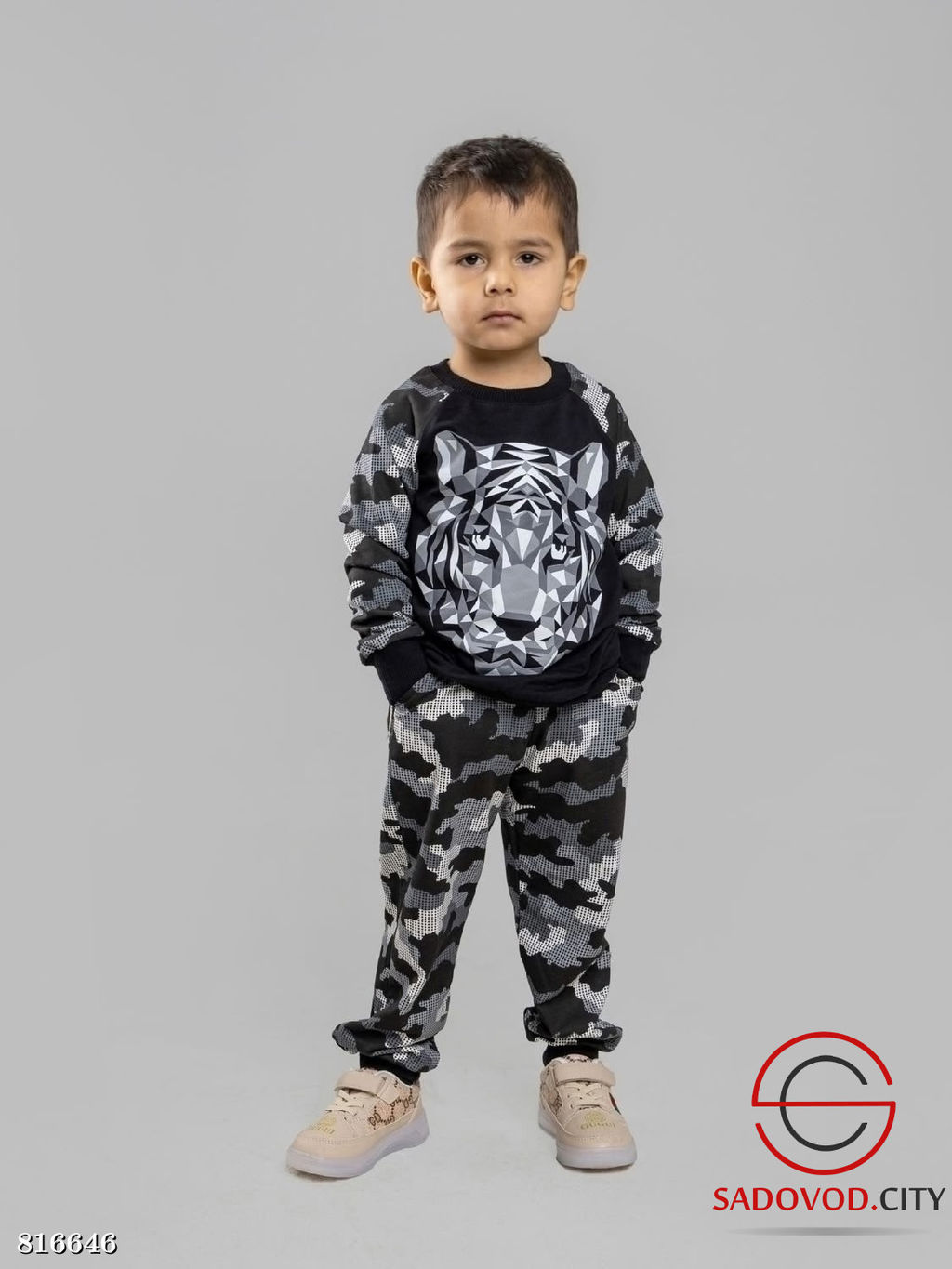 Костюм для мальчика с рисунком