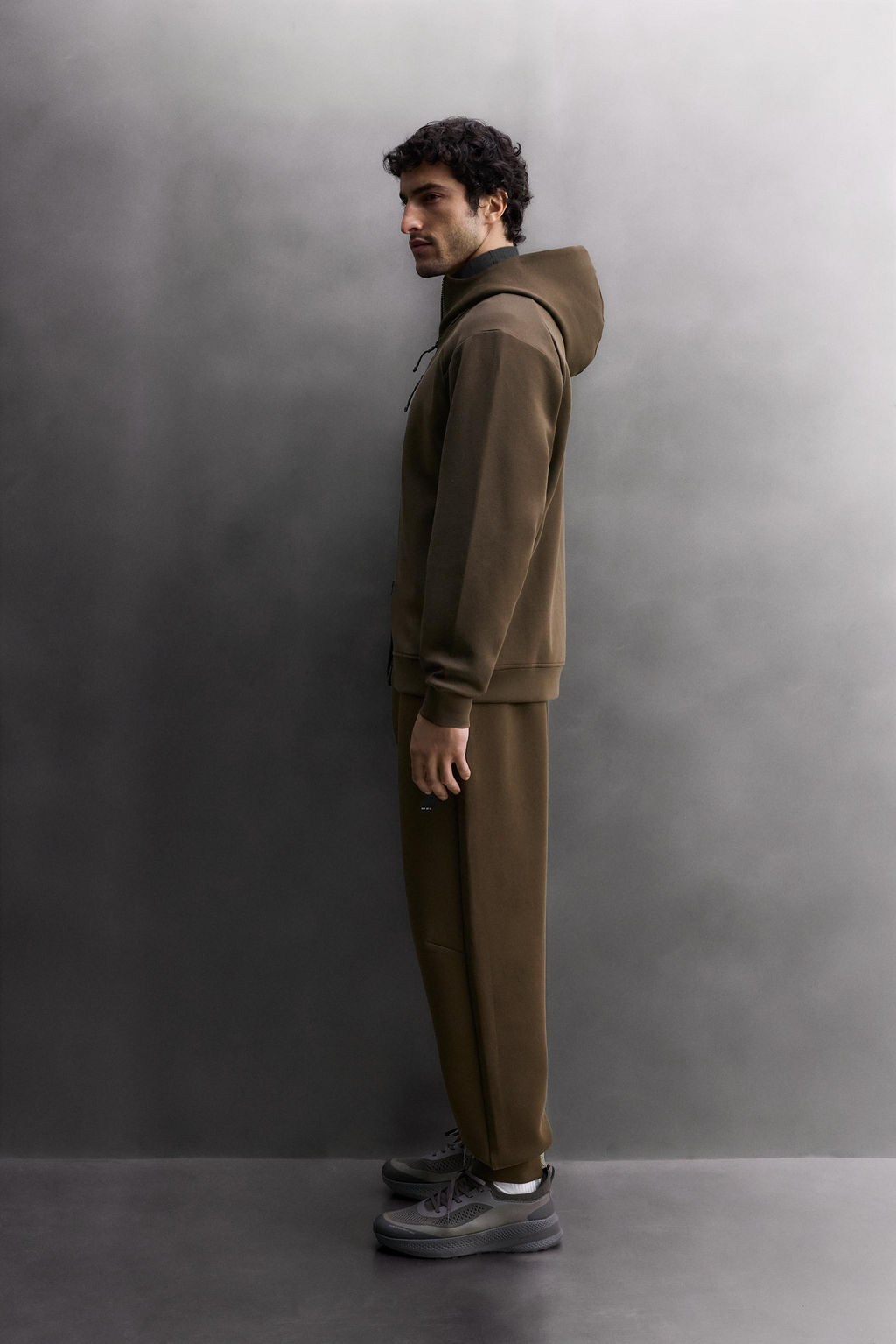 SUDADERA T?CNICA CREMALLERA CAPUCHA / Marr?n - Zara фото 4