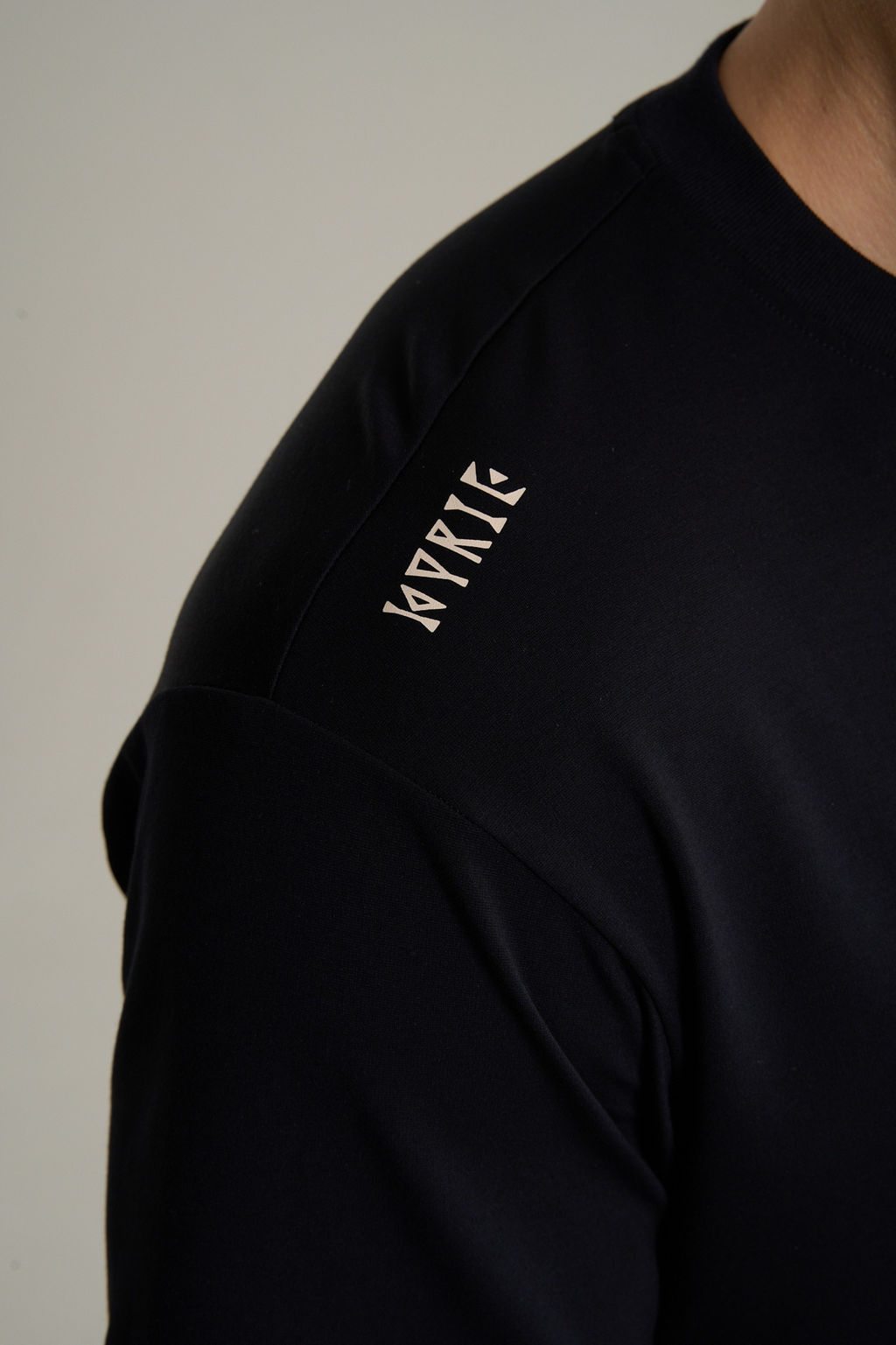 Футболка Черный