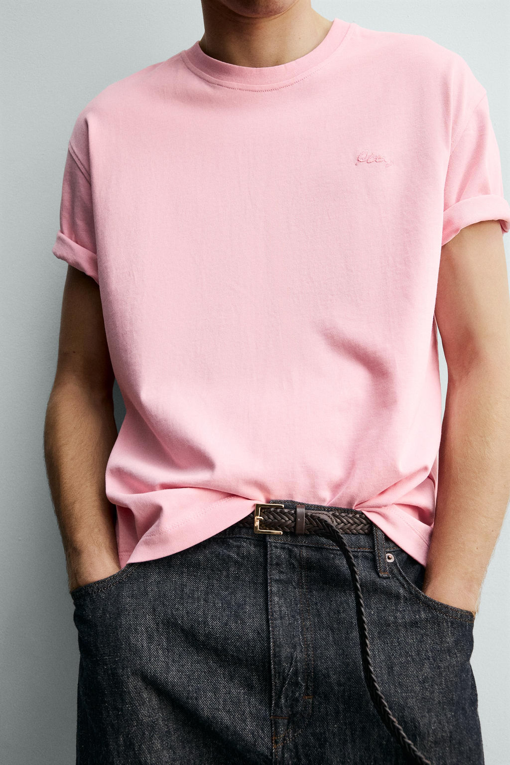 CAMISETA TEXTO BORDADO / Rosa lavado