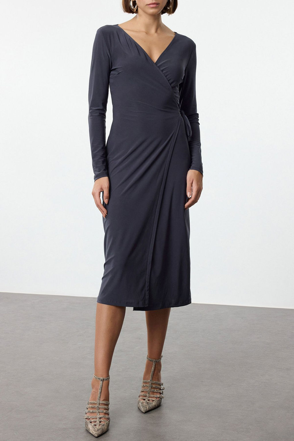 Antrasit Kruvaze Yaka Kusakl? Fitted/Vucuda Oturan Midi Orme Elbise TWOAW24EL00290 - Trendyolmilla фото 3