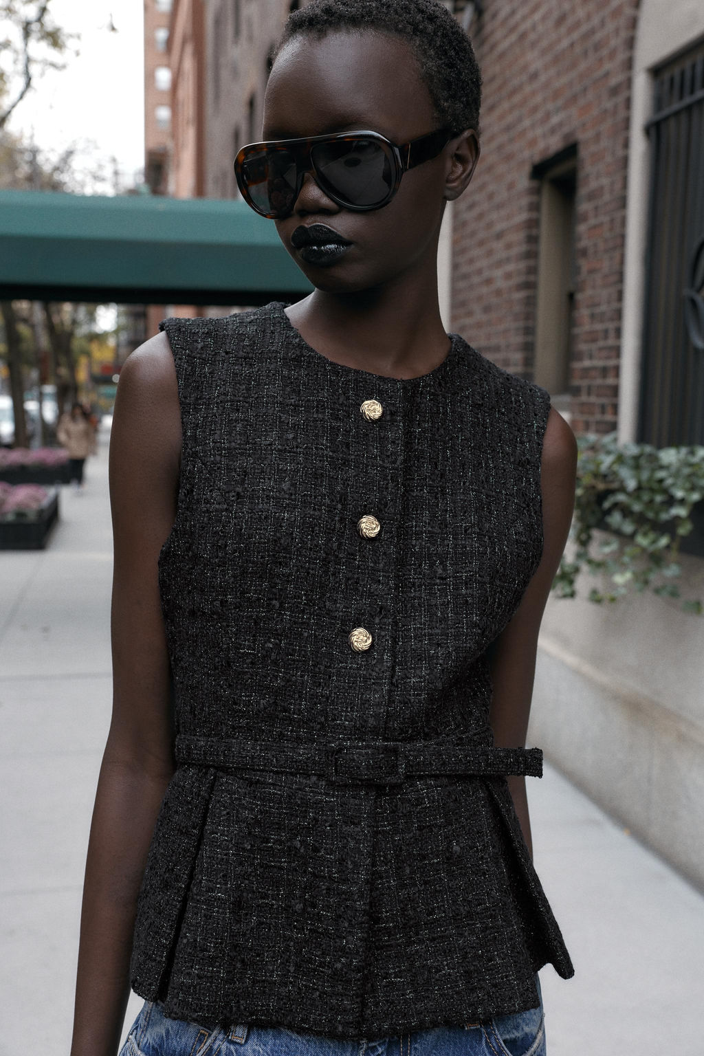 STRUCTURED WAISTCOAT WITH METALLIC THREAD BELT - Zara фото 2