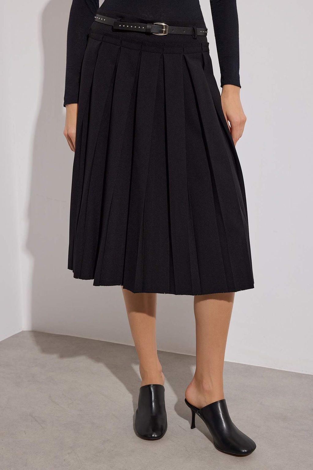 Siyah Limited Edition Pilili Kemerli Midi Etek TWOAW26ET00062 - Trendyolmilla фото 2