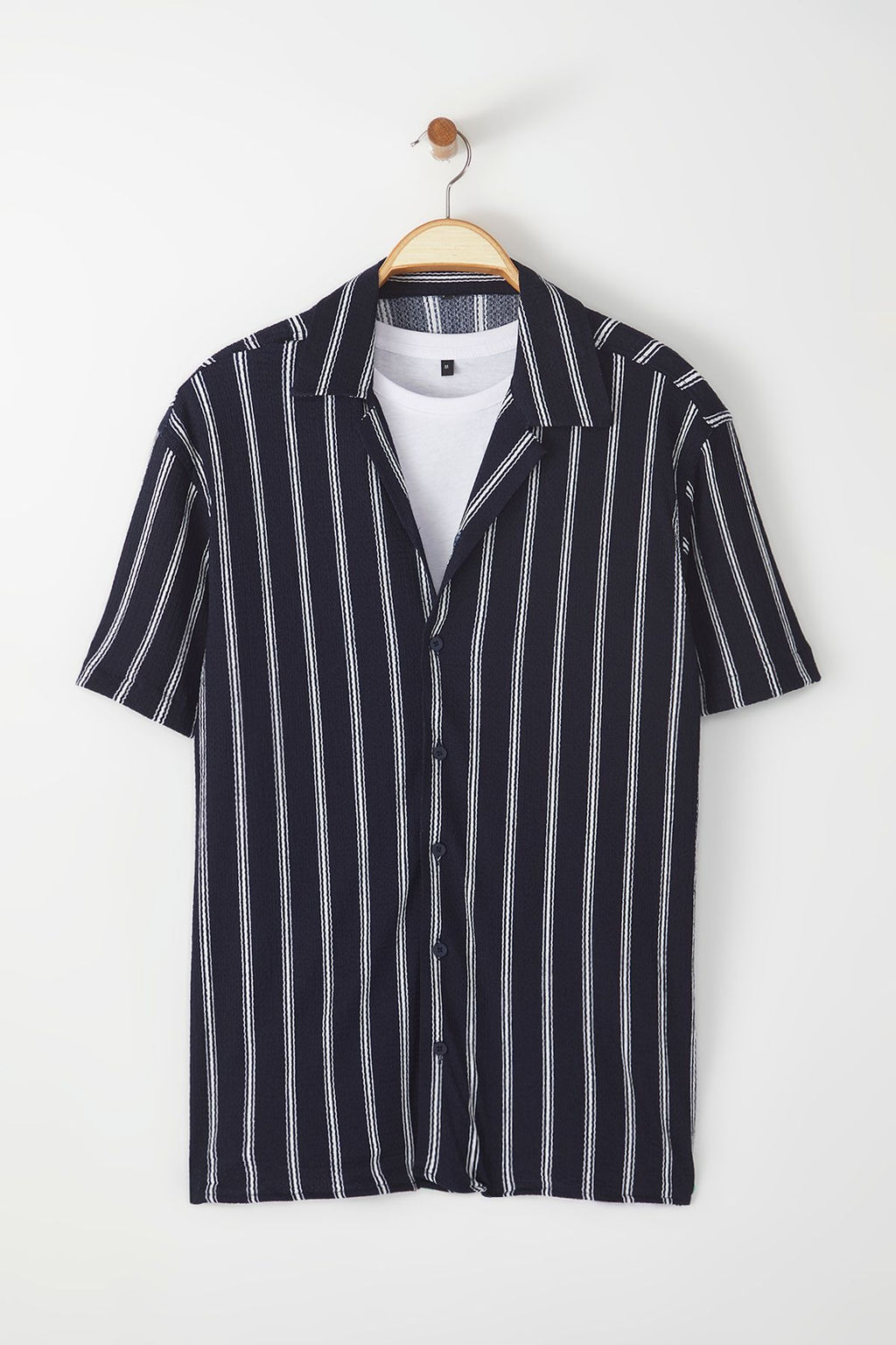 TRENDYOL MAN Lacivert Regular Fit K?sa Kollu Burumcuk Cizgili Salas Dokumlu Yazl?k Gomlek TMNSS25GO00014 - Trendyolmilla фото 9