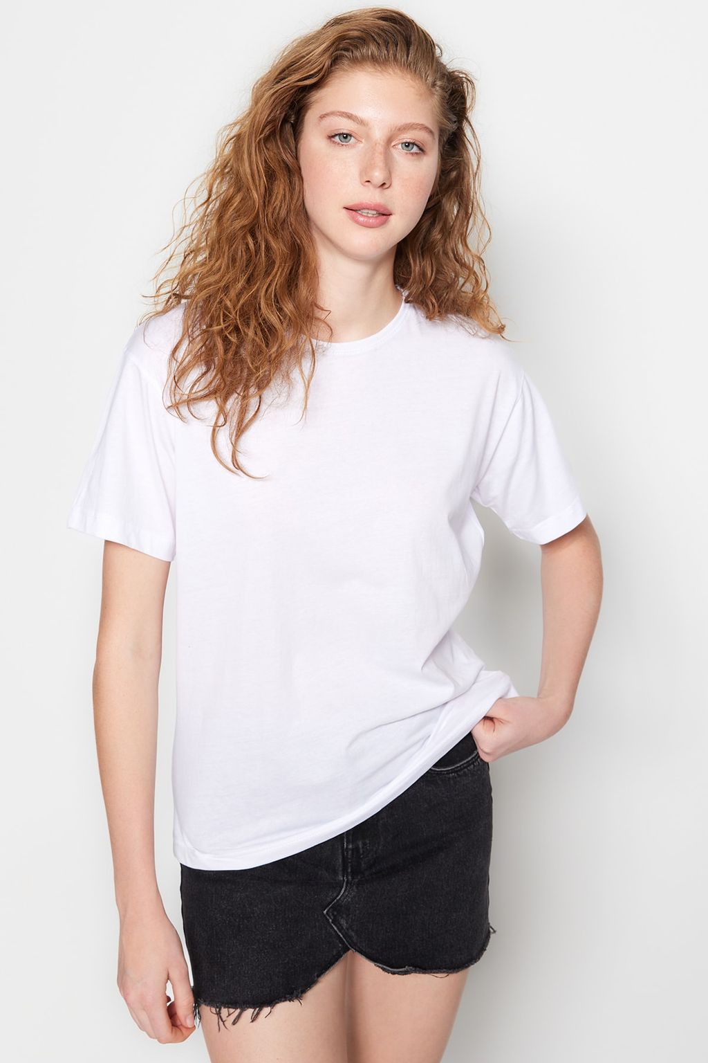 Beyaz %100 Pamuk Bisiklet Yaka Oversize/Genis Kal?p Orme T-Shirt TWOSS20TS0134