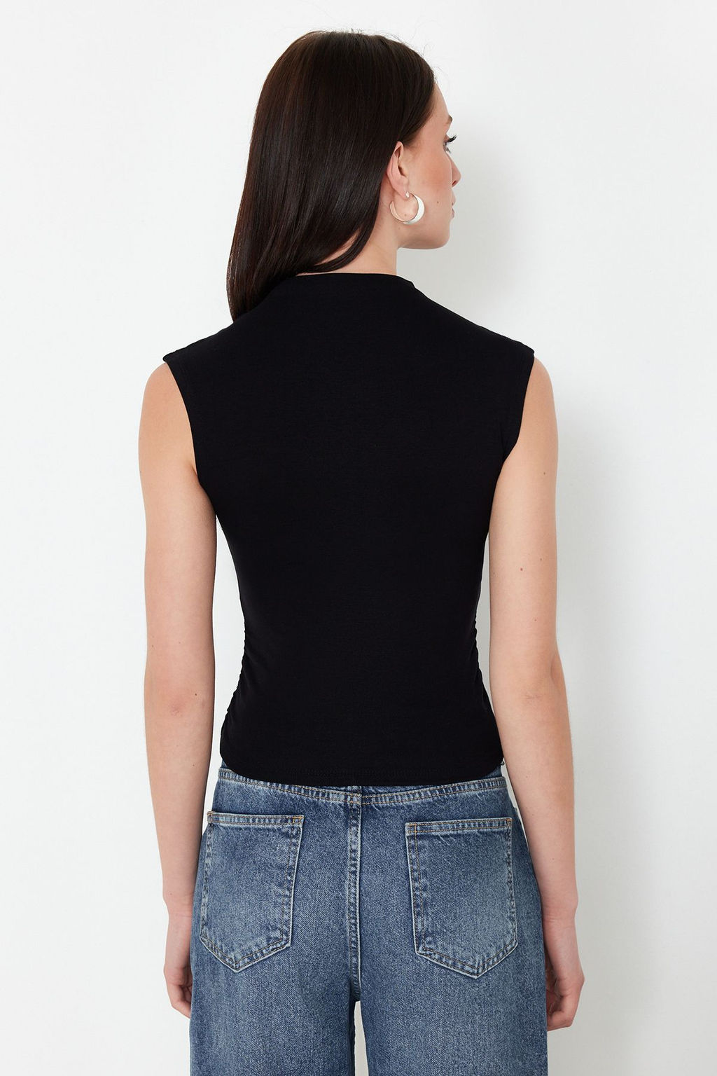 Siyah Dik Yaka Buzgu/Drape Detayl? Fitted/Vucuda Oturan Asimetrik Orme Bluz TWOSS24BZ00534