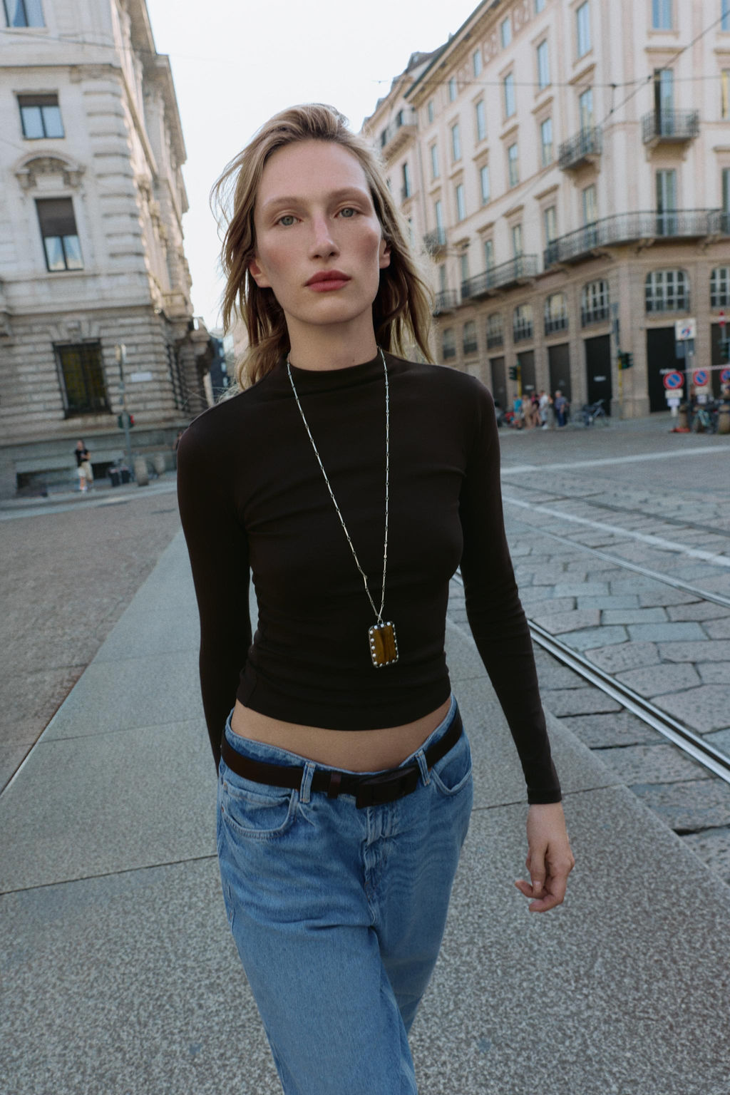 CAMISETA CUELLO ALTO / Chocolate - Zara фото 2