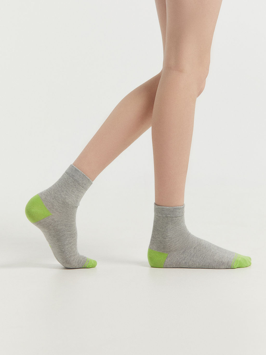 Цена за 5 пар! Носки детские серо-салатовые с рисунком в виде полоски