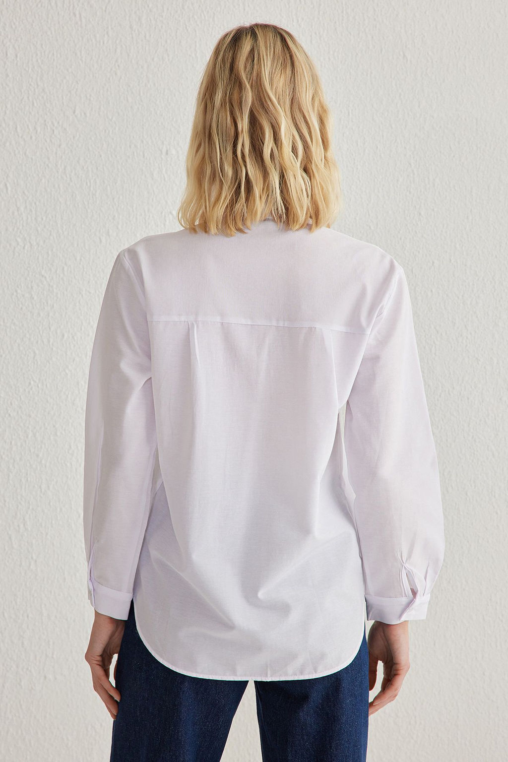 TRENDYOLMILLA Beyaz Over All Nak?s Detayl? Oversize Genis Kal?p Dokuma Gomlek TWOSS25GO00094  фото 6