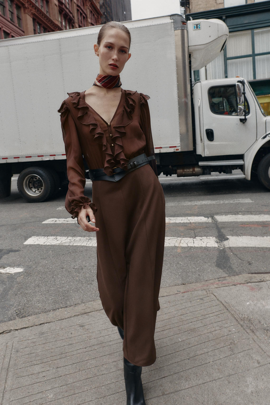 MIDI DRESS WITH CONTRASTING BELT - Zara фото 2