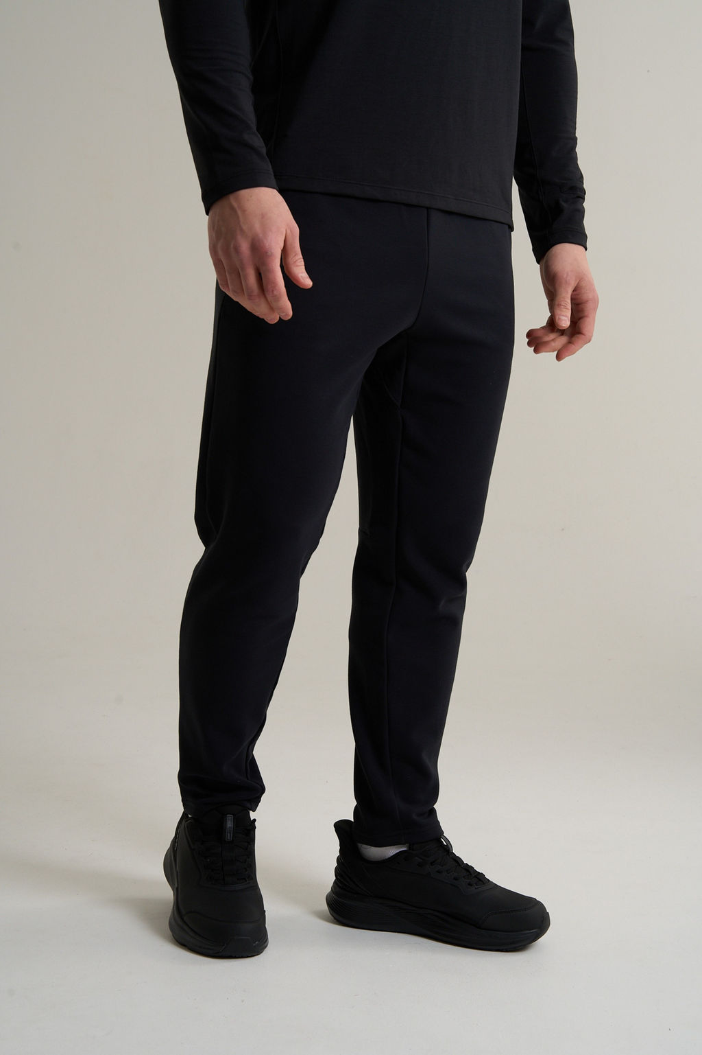 Брюки трикотажные утепленные Черный ANTA RUNNING Knit Track Pants фото 3