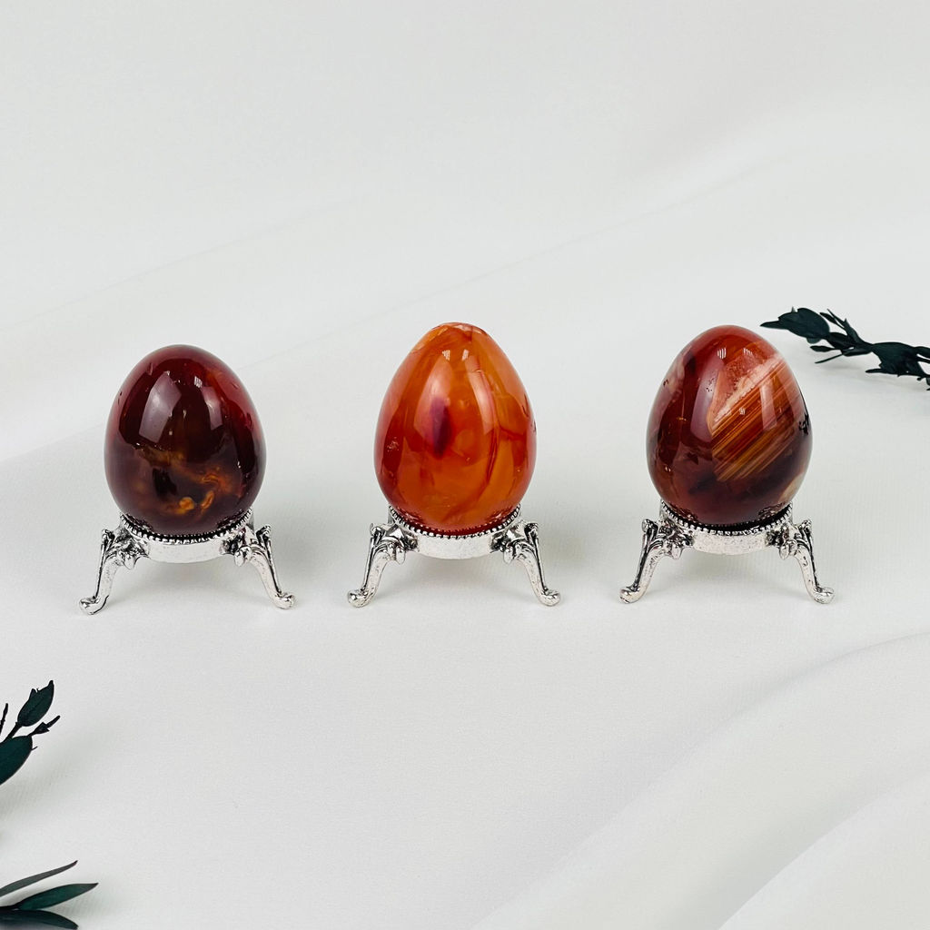 Яйцо из Сердолика на подставке