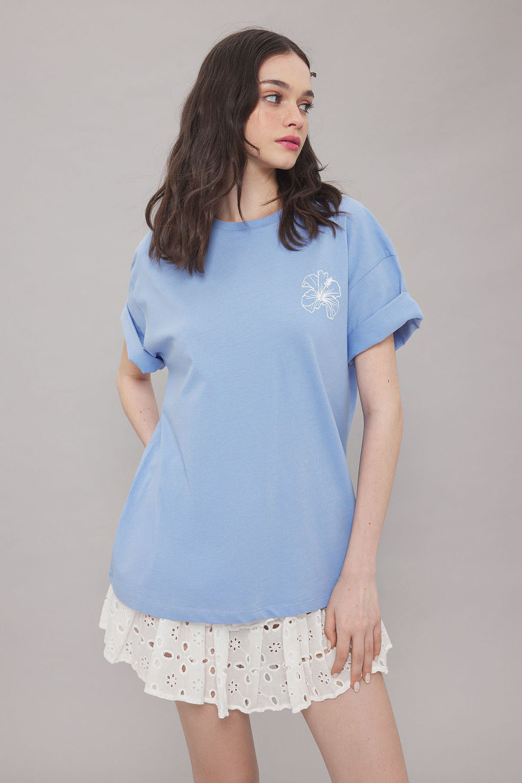 TRENDYOLMILLA Ac?k Mavi %100 Pamuk Oversize/Genis Kal?p On Arka Bask?l? Orme T-Shirt TWOSS25TS00059  фото 6