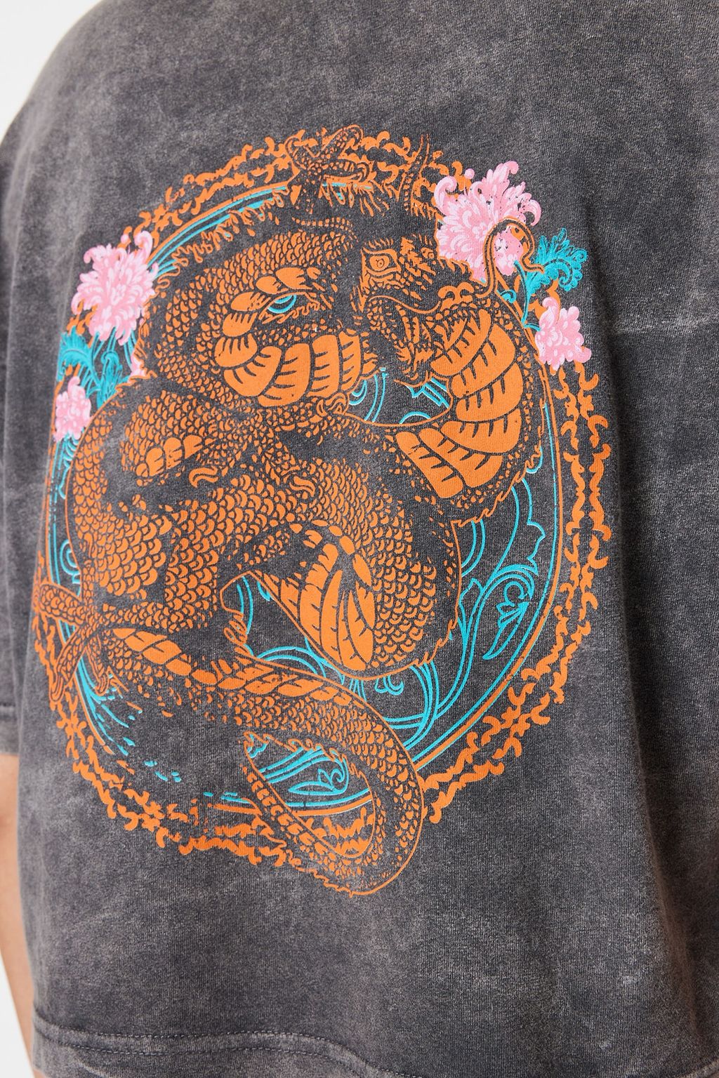 TRENDYOLMILLA Antrasit %100 Pamuk Soluk Efektli S?rt Bask?l? Relaxed Crop Orme T-Shirt TWOSS23TS00116  фото 12