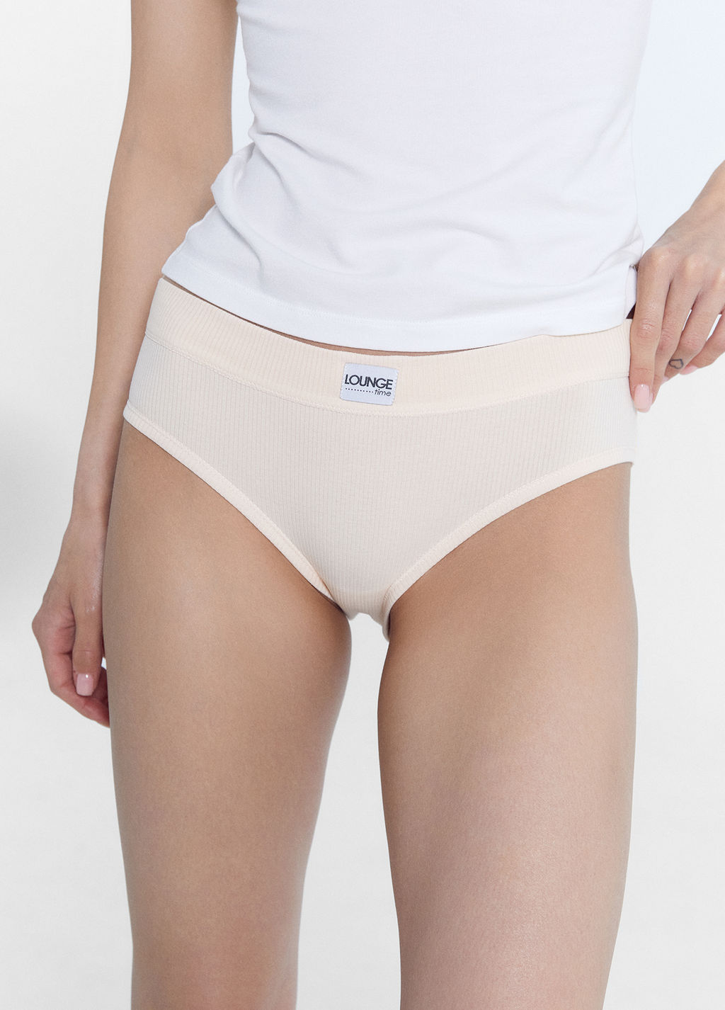 Цена за 2 штуки! Трусы женские слипы в бежевом цвете