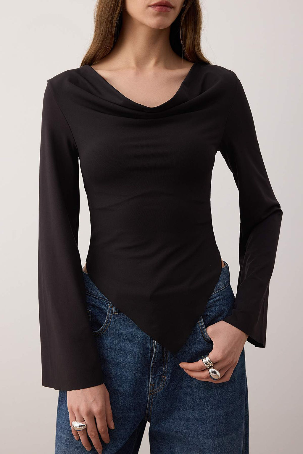 Siyah Degaje Yaka Asimetrik Fitted/Vucuda Oturan Orme Bluz TWOAW26BZ00283