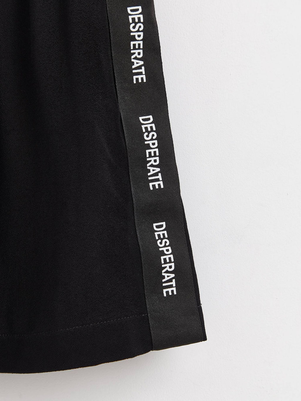 CONTE LS 1596 Шорты с боковыми карманами из фактурной вискозы Desperate black black