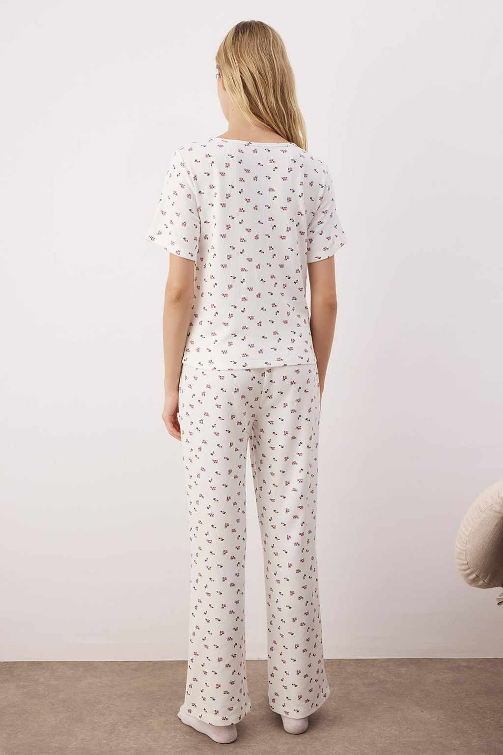 Beyaz-Cok Renkli Cicekli Yumusak Waffle Orme Pijama Tak?m? THMAW26PT00119 - Trendyolmilla фото 4