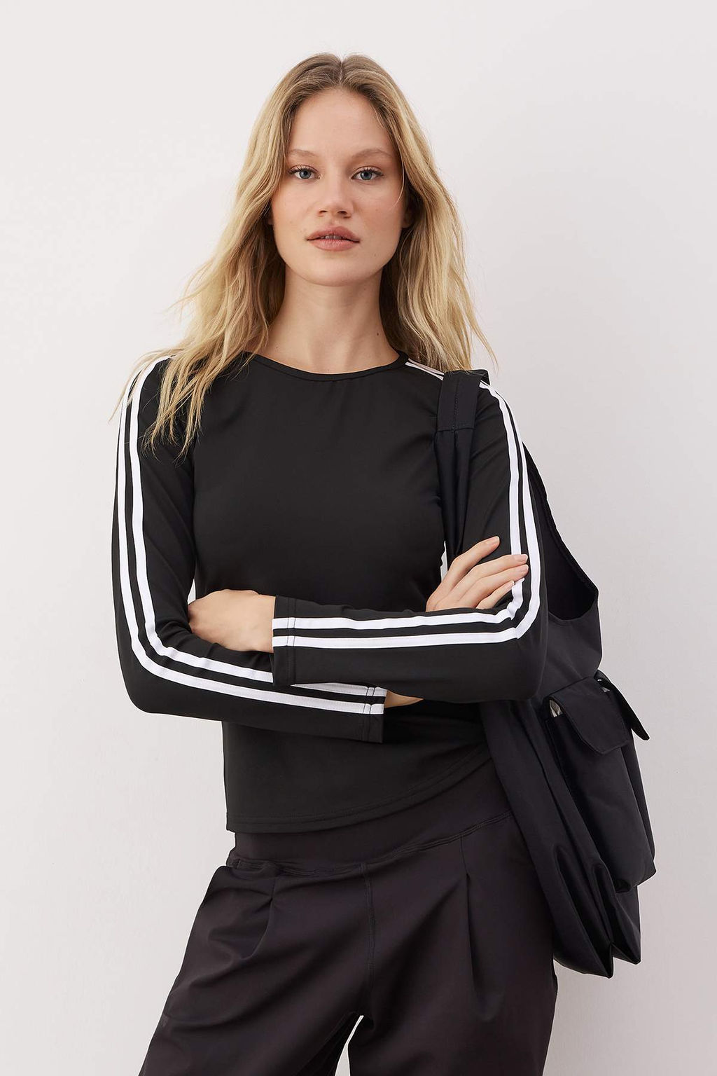 Siyah Dalg?c/Scuba Regular Bluz THMAW26BZ00000 - Trendyolmilla фото 4