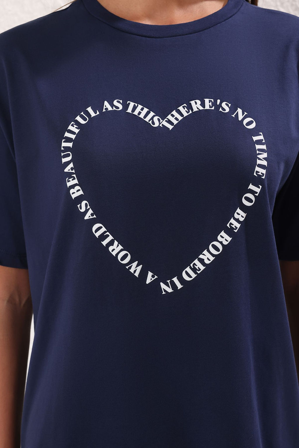 TRENDYOLMILLA Beyaz %100 Pamuk Kalp Slogan Bask?l? Oversize/Rahat Kesim Orme T-Shirt TWOSS24TS00139  фото 10