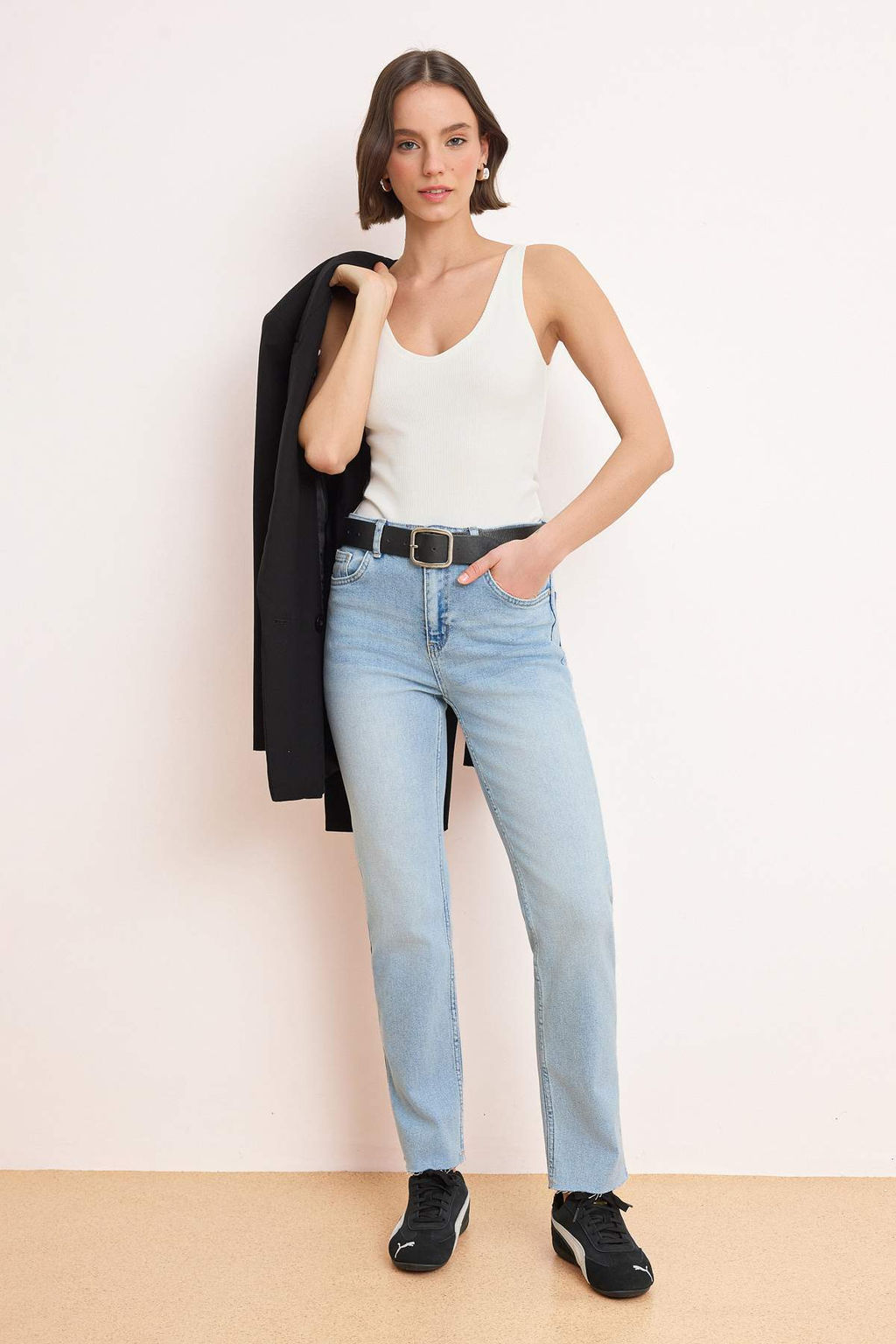 Koyu Mavi Yuksek Bel Comfort Esnek YENI Mom Jeans TWOAW26JE00026 - Trendyolmilla фото 12