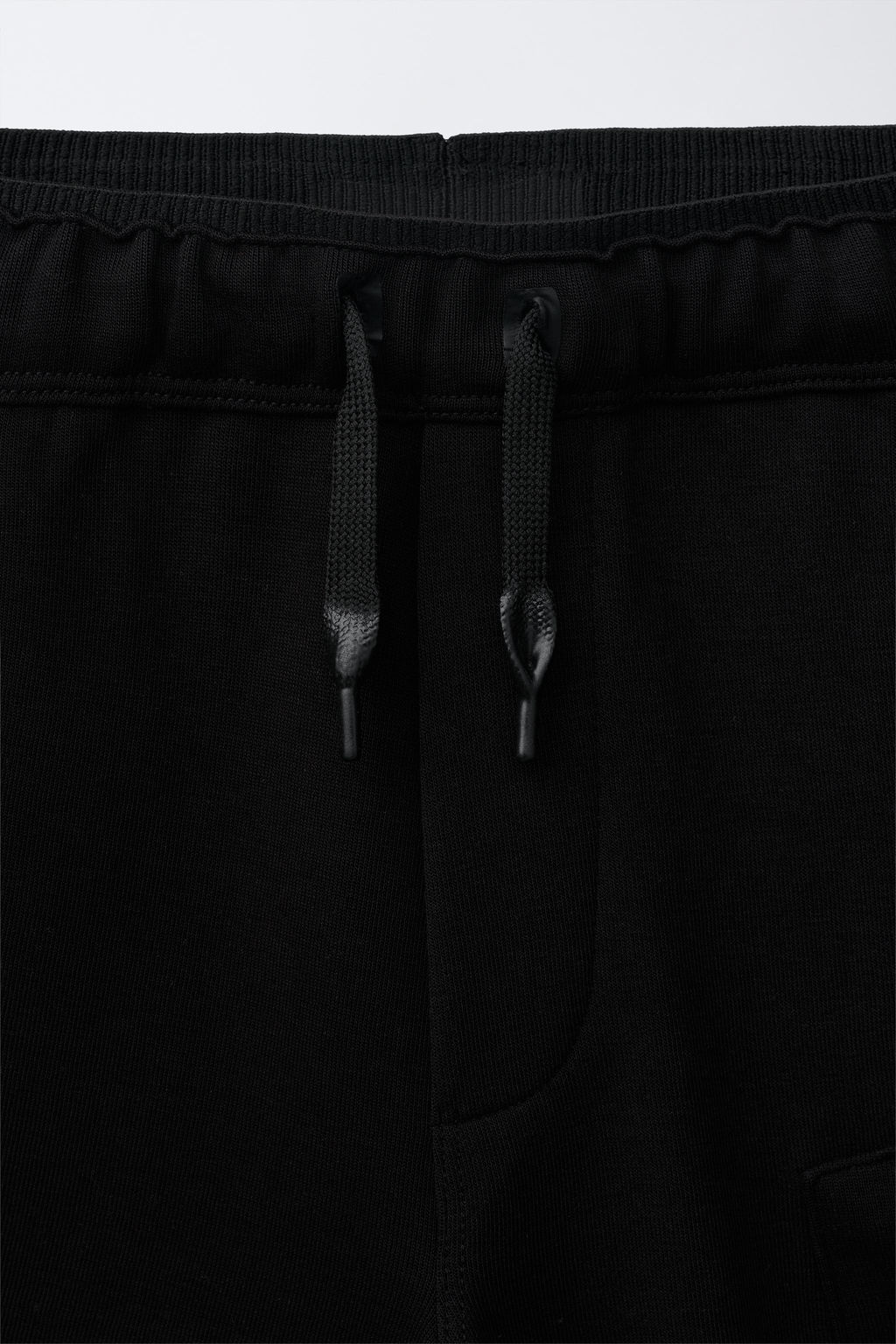 BERMUDA CARGO SPORTY / Negro - Zara фото 5