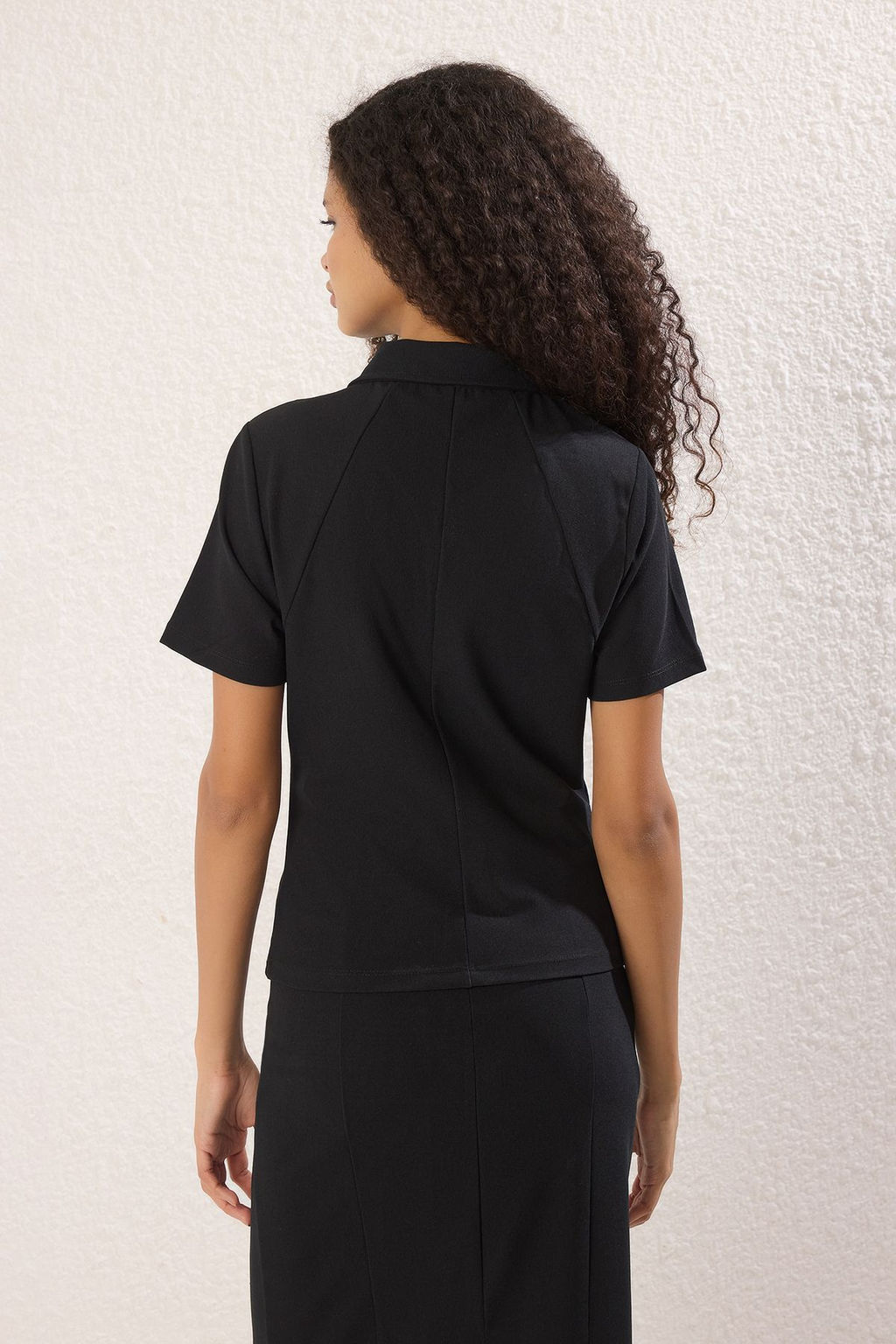 Trendyolmilla Siyah Fitted/Vucuda Oturan Fermuarl? Yaka Orme Bluz TWOSS25BZ00387