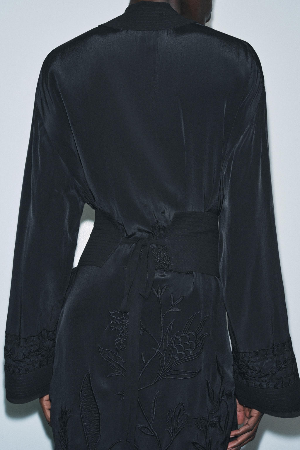 ZW COLLECTION LIMITED EDITION EMBROIDERED SASH KIMONO - Zara фото 3