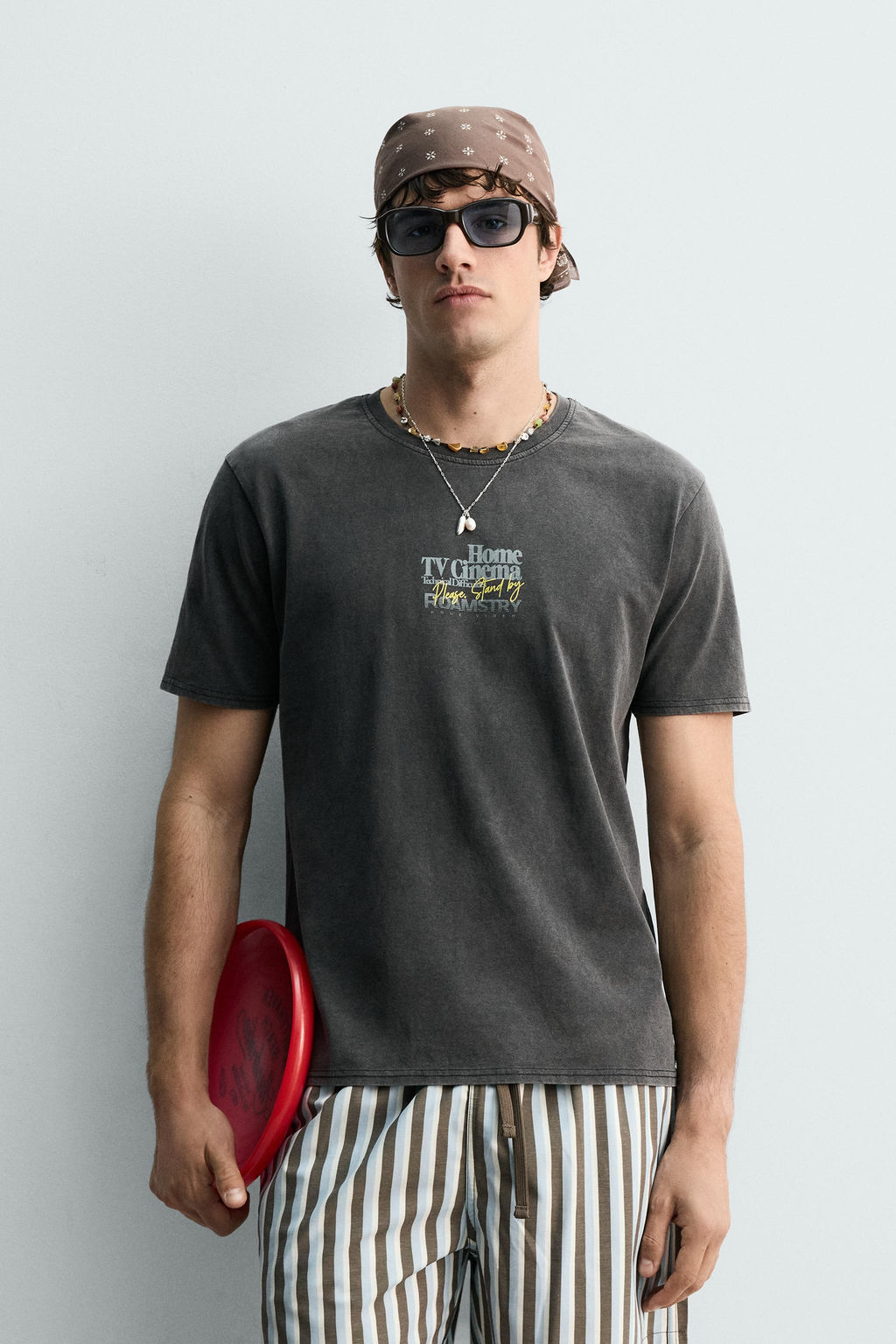 CAMISETA LAVADA TEXTOS CONTRASTE / Gris claro
