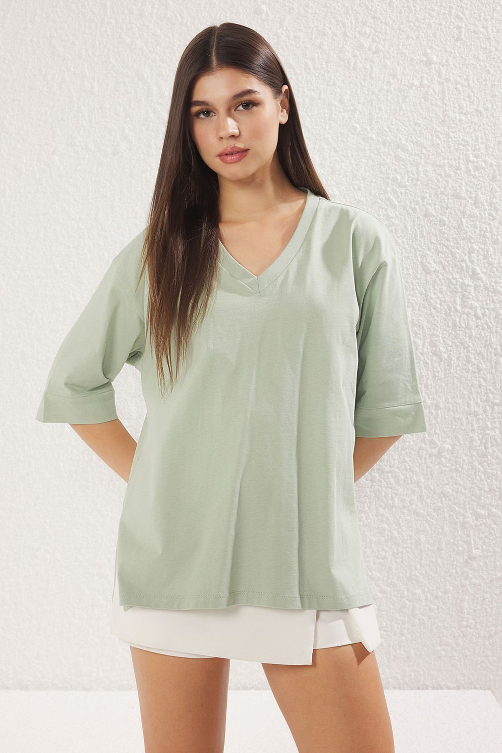 TRENDYOLMILLA Lacivert %100 Pamuk Oversize/Genis Kal?p Truvakar Kol Orme T-Shirt TWOSS25TS00011  фото 2