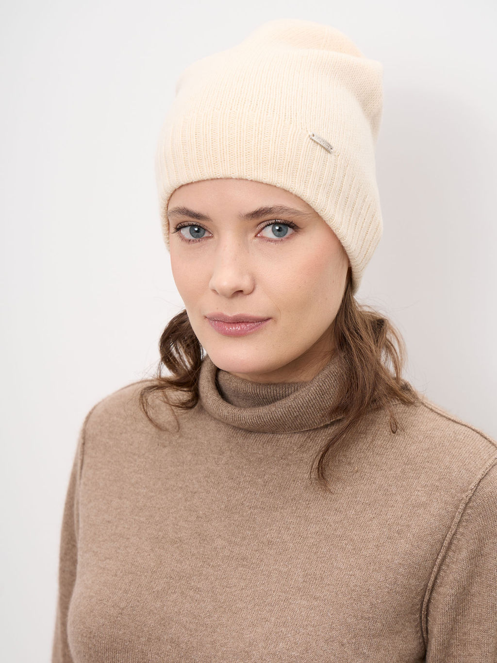 Шапка из кашемира 04286 кремовая