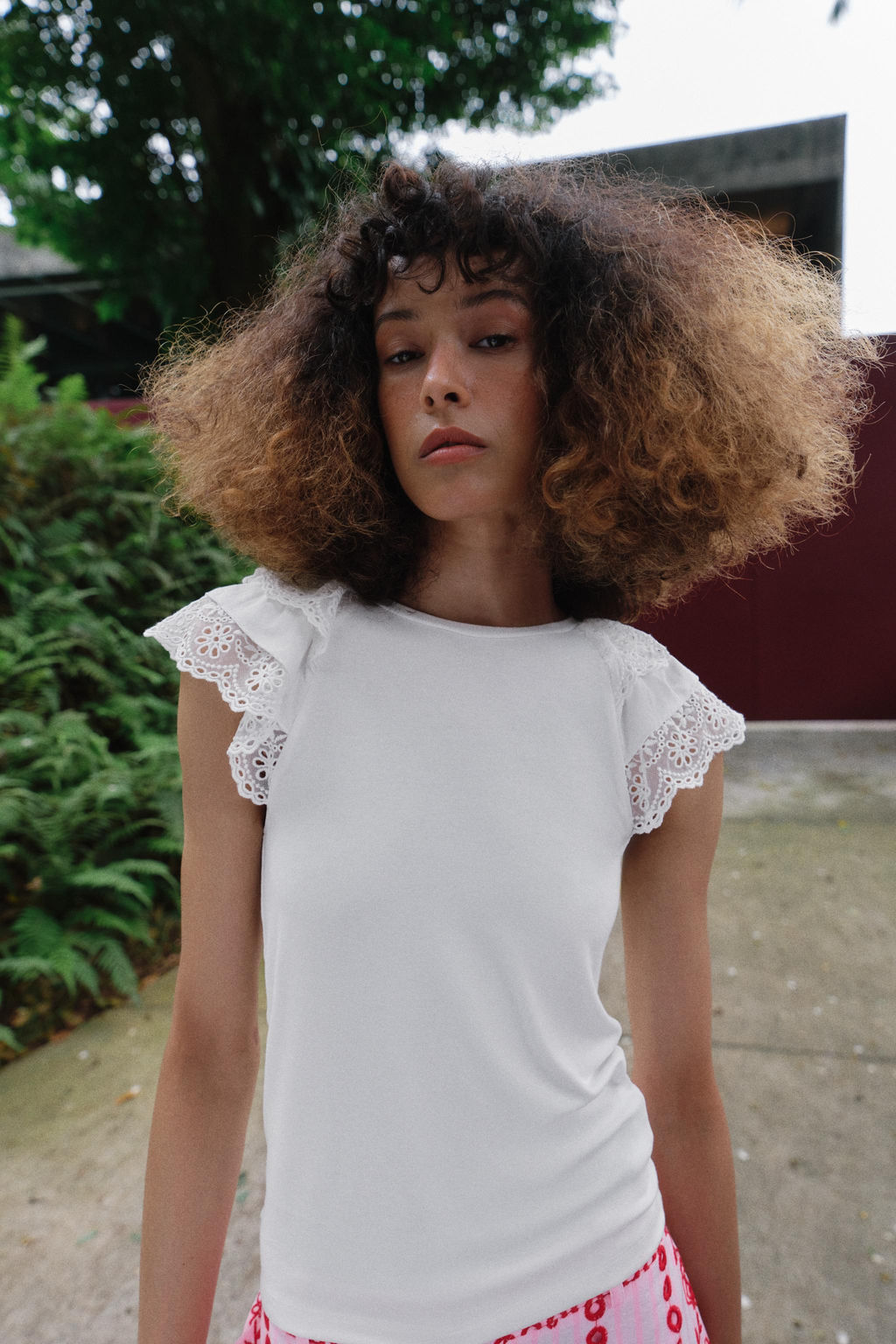 CAMISETA MANGA CORTA BORDADOS / Blanco - Zara фото 2
