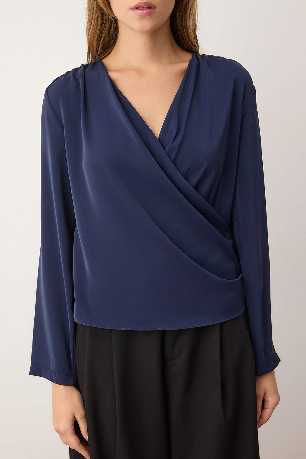 Lacivert Kruvaze Saten Dokuma Bluz TWOAW24BZ00423