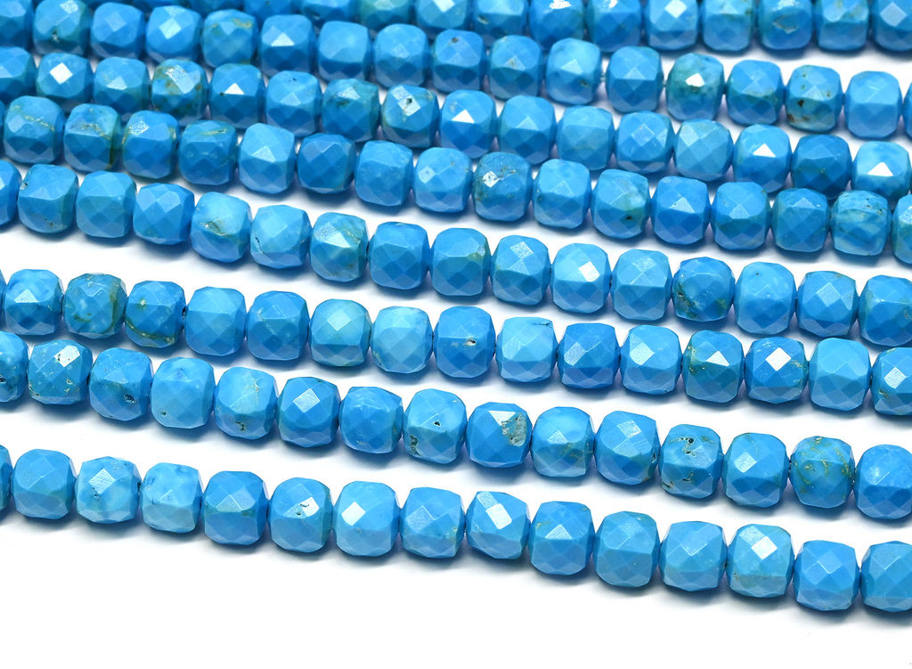 Бусины из бирюзы кубик гр.5мм, 38см, 75 бусины Радуга камня