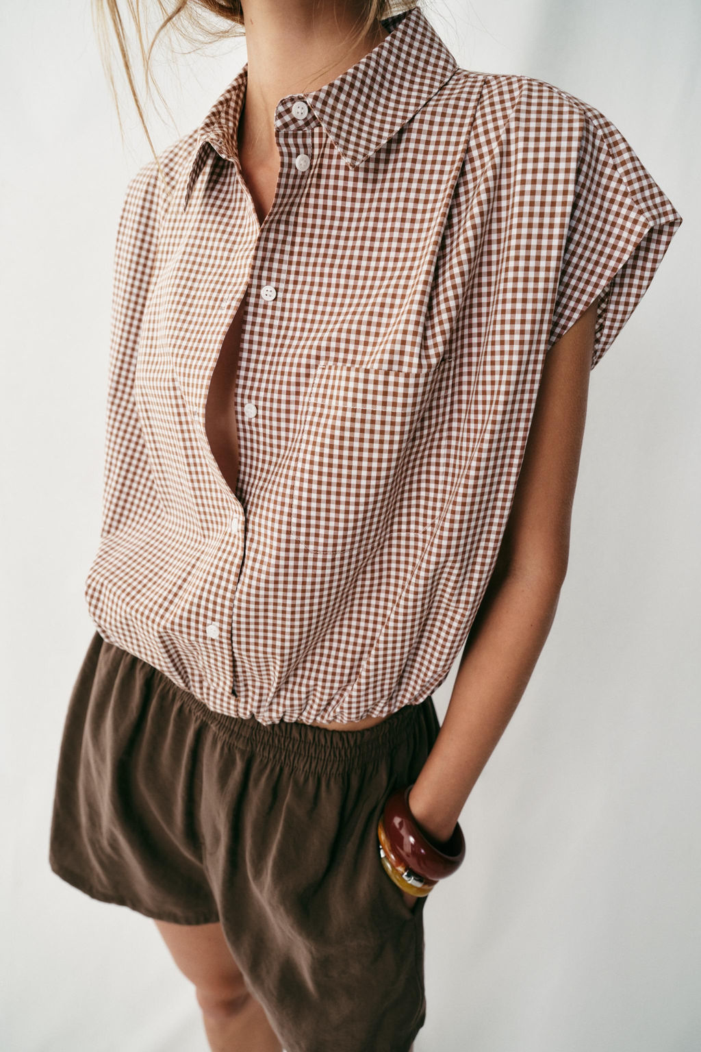 CAMISA CORTA CUADRO VICHY / marron/blanco