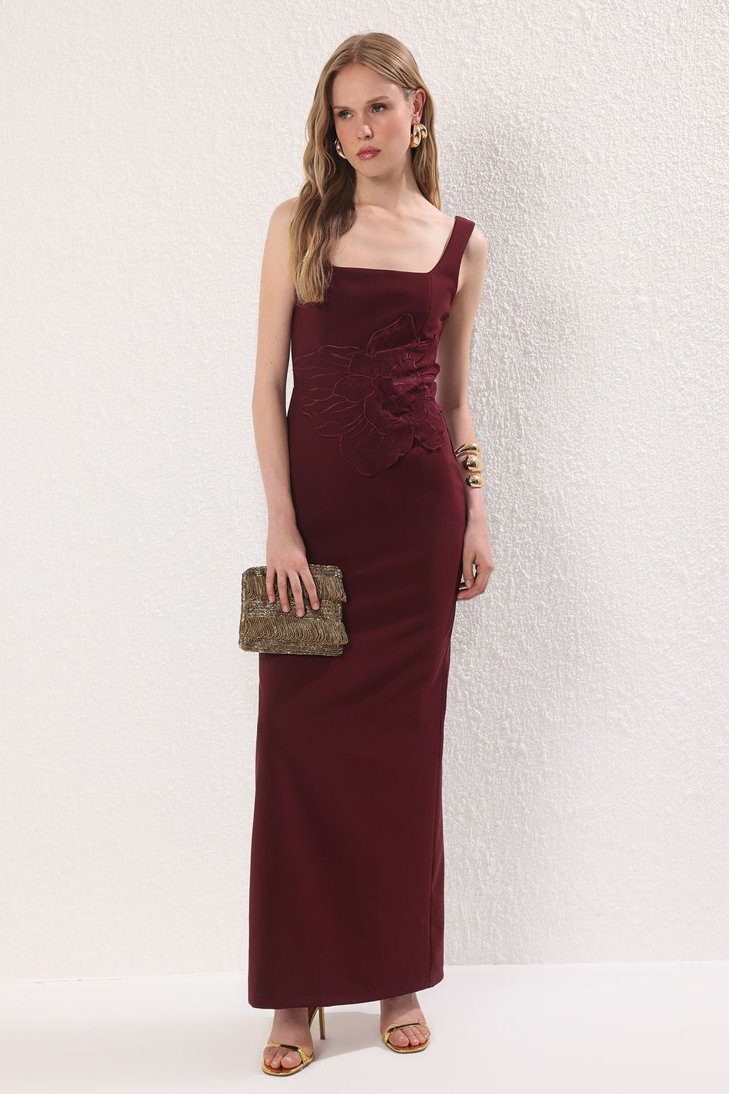 Trendyolmilla Bordo Cicek Aplike Detayl? Dokuma Maxi Abiye & Mezuniyet Elbise TPRSS25AE00177 фото 7