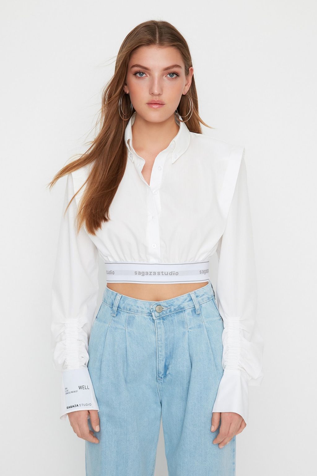 TRENDYOLMILLA X Sagaza Studio Beyaz Crop Dokuma Poplin Gomlek TPRSS22GO00006