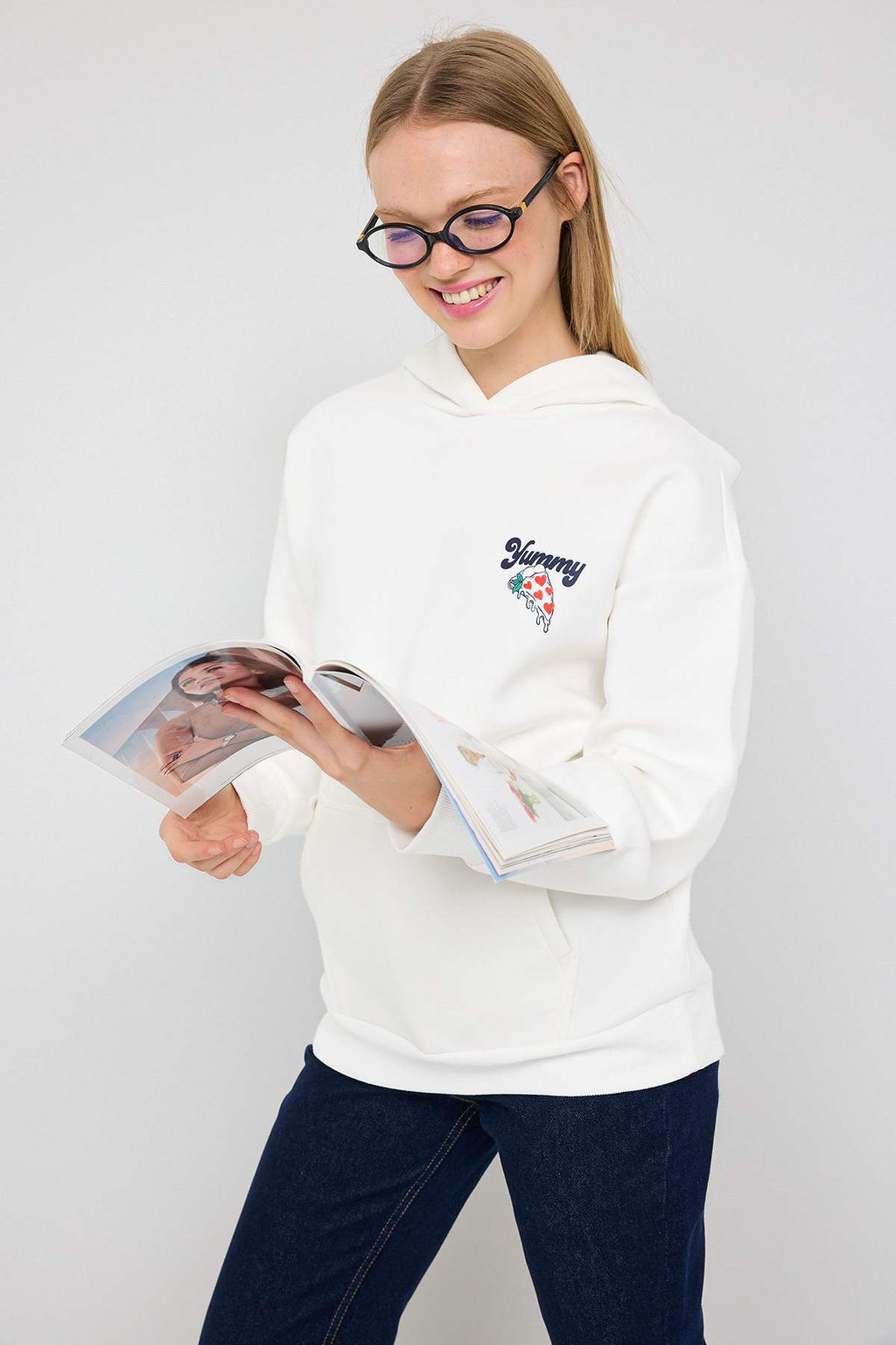 Teen Ekru S?rt Bask?l? Oversize/Genis Kal?p Kapusonlu Orme Sweatshirt TWOAW26SW00166 - Trendyolmilla фото 2