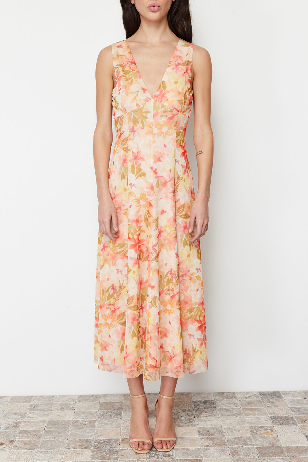 Cok Renkli Cicekli Cicek Bask?l? V Yaka Tul Esnek Orme Elbise TWOSS24EL00384